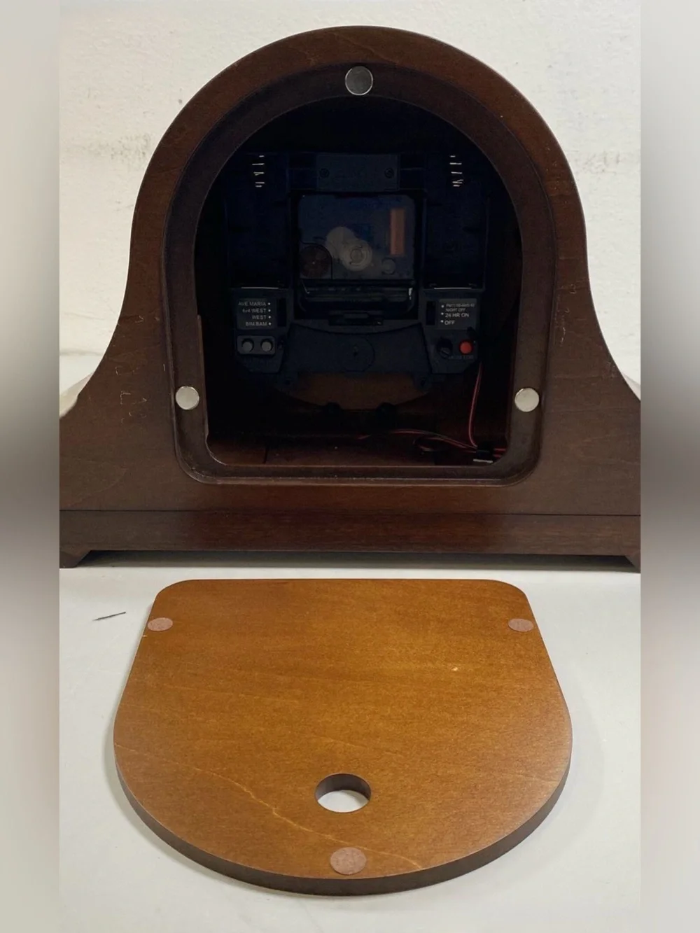 Bulova B1515 Brown Wood Mantel Clock Quartz Analog Triple Chime Westminster